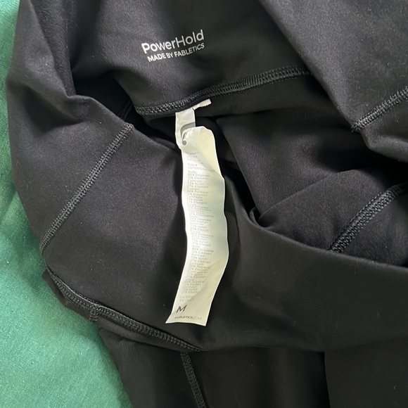 Fabletics cropped capris - Picture 3 of 4